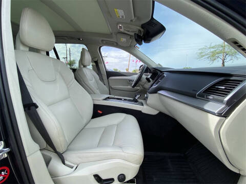 2016 Volvo XC90 T5 Momentum