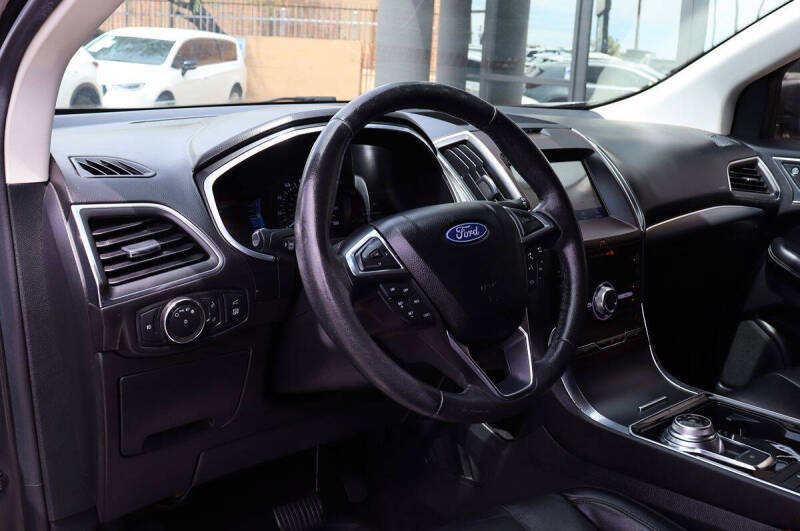 2020 Ford Edge Titanium