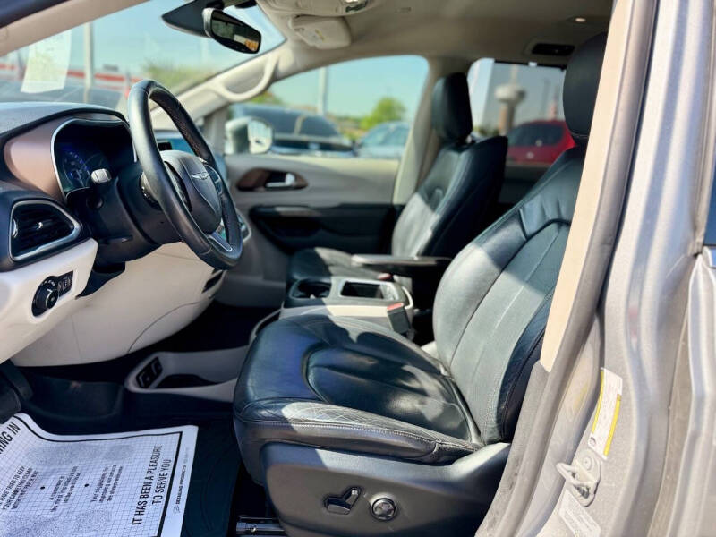 2017 Chrysler Pacifica Touring-L Plus