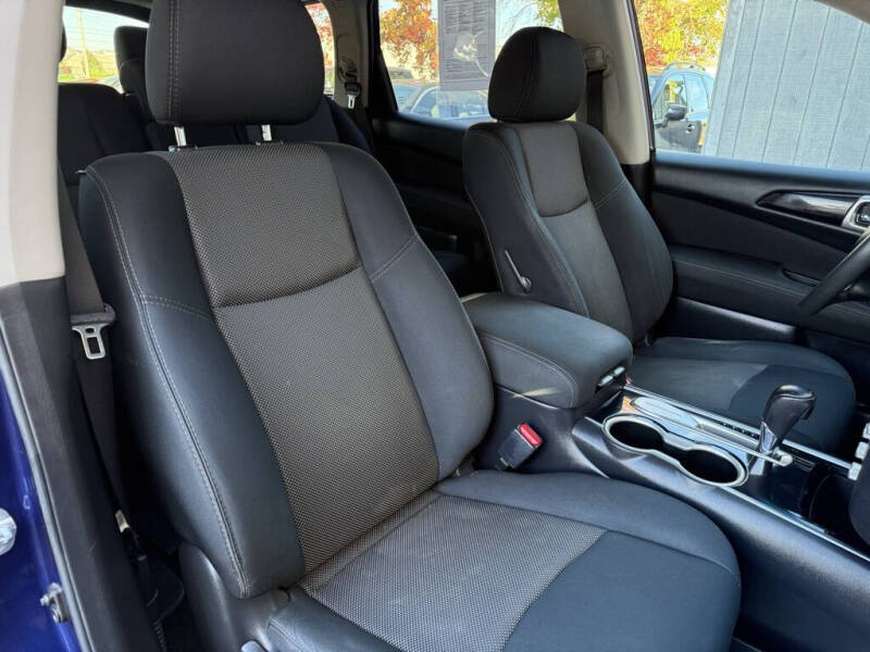 2017 Nissan Pathfinder SV