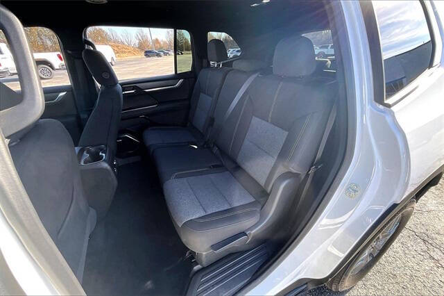 2025 GMC Acadia Elevation