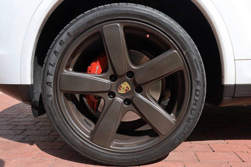 2018 Porsche Cayenne Platinum Edition