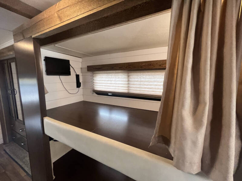 2017 Thor Motor Coach ACE BUNK HOUSE