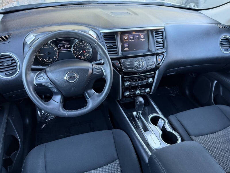 2017 Nissan Pathfinder SV