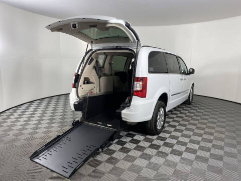 2016 Chrysler Town and Country for sale at AMS Vans in Tucker GA