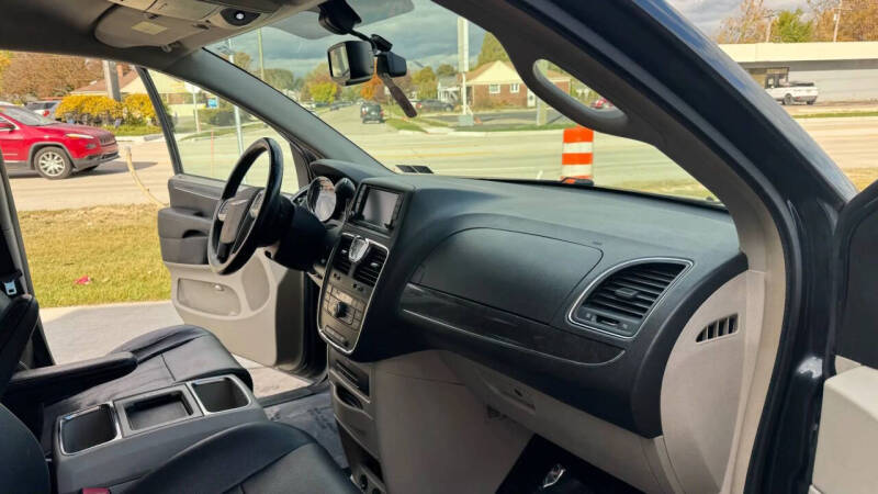 2013 Chrysler Town and Country Touring-L