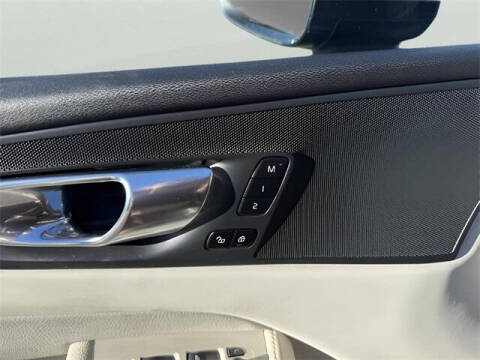 2021 Volvo XC60 T5 Momentum