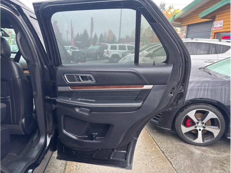 2017 Ford Explorer Platinum