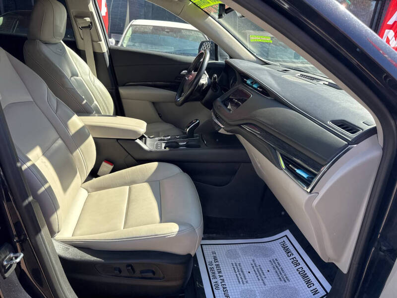 2023 Cadillac XT4 Premium Luxury