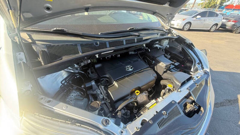 2011 Toyota Sienna LE 8-Passenger