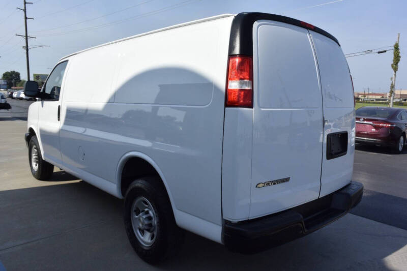 2022 Chevrolet Express 2500