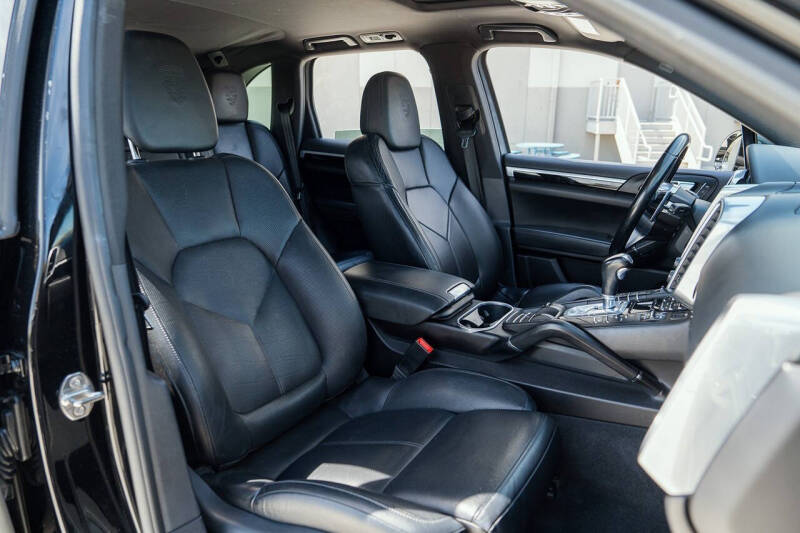 2017 Porsche Cayenne Platinum Edition