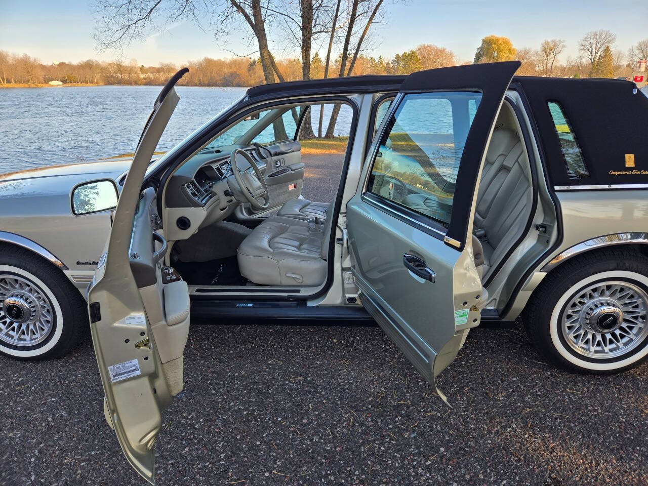 1997 Lincoln Town Car 3
