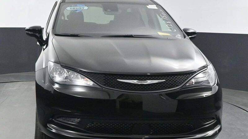 2025 Chrysler Voyager LX