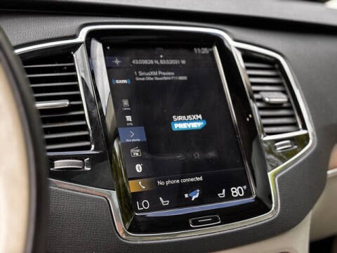 2021 Volvo XC90 T6 Momentum 7-Passenger