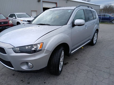2013 Mitsubishi Outlander for sale at Lakeshore Auto Wholesalers in Amherst OH