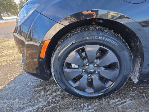 2020 Chrysler Pacifica Hybrid Limited Red S