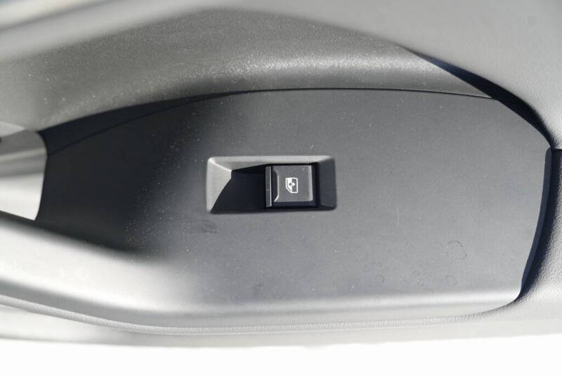 2025 Audi Q6 e-tron quattro Premium Plus