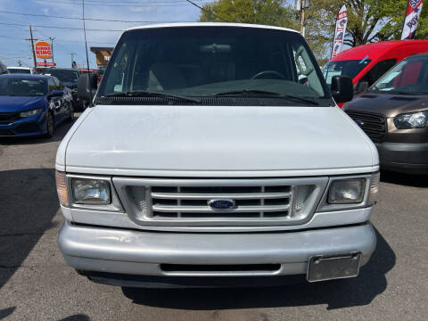 2003 Ford E-Series E-150 Base