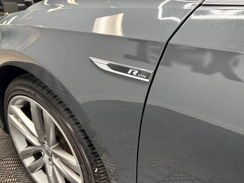 2017 Volkswagen Passat 1.8T R-Line