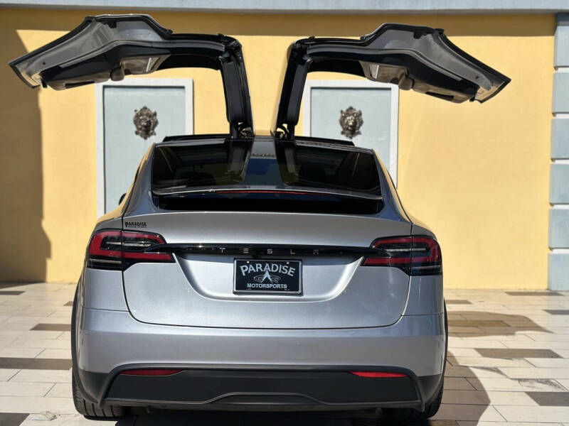 2025 Tesla Model X Long Range's photo