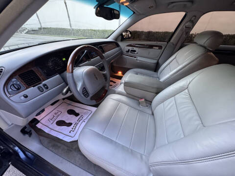 2002 Lincoln Town Car Signature
