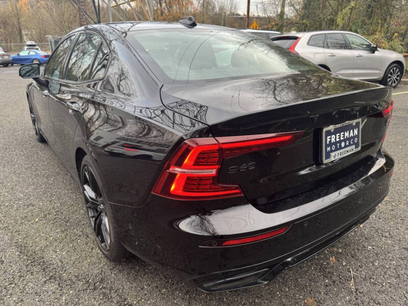 2022 Volvo S60 Recharge T8 R-Design Black Edition