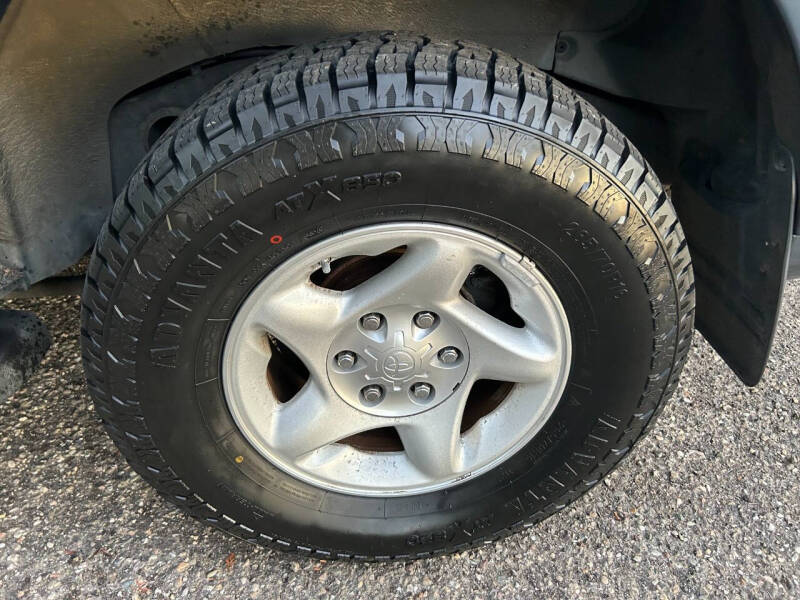 2005 Toyota Sequoia SR5