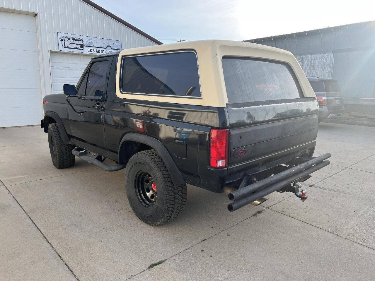 1985 Ford Bronco 9