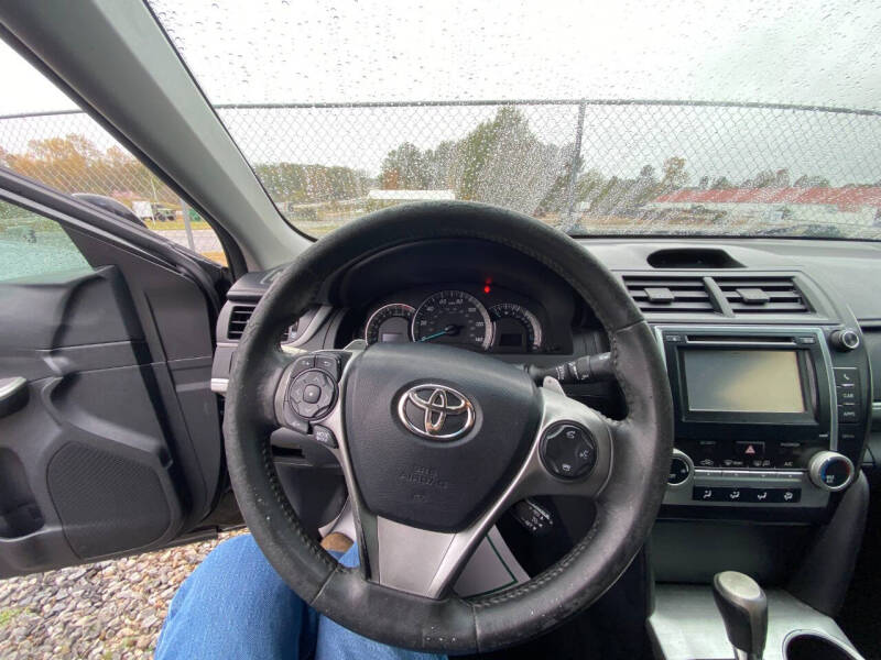 2013 Toyota Camry XLE photo 8