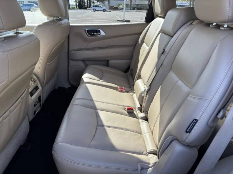 2020 Nissan Pathfinder SL