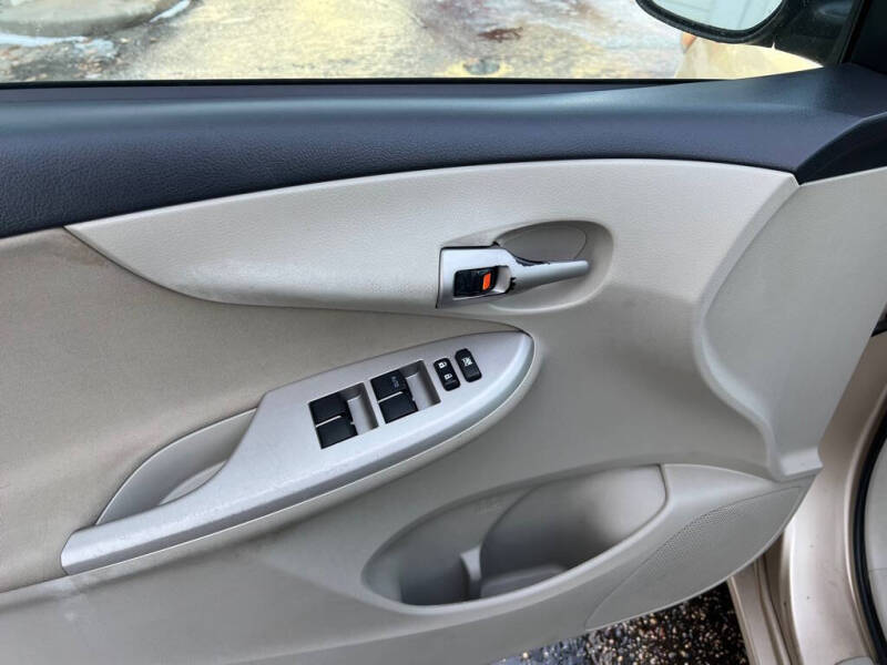 2011 Toyota Corolla LE