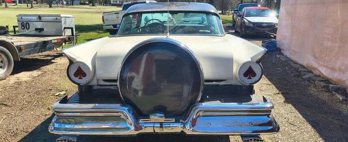 1957 Ford Fairlane
