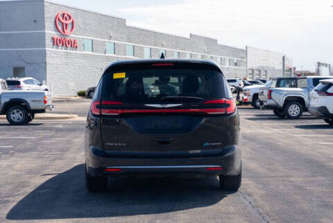 2022 Chrysler Pacifica Hybrid Touring L