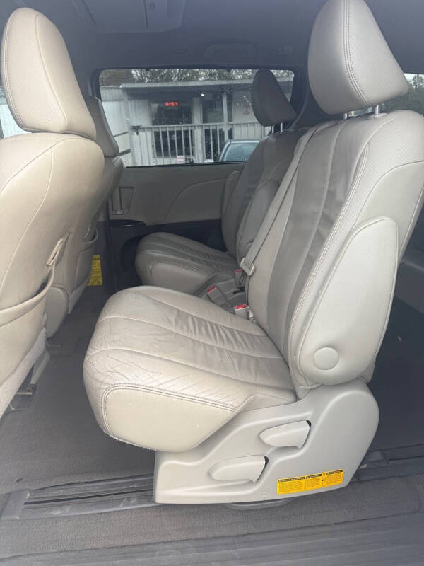 2013 Toyota Sienna XLE 8-Passenger
