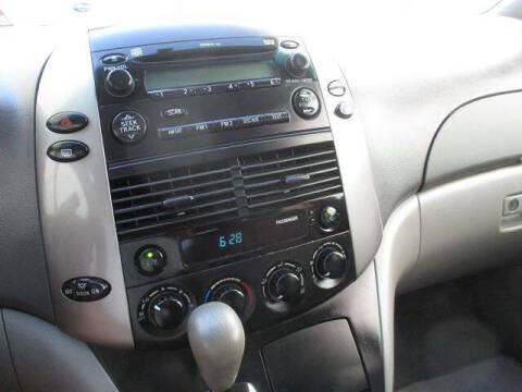 2010 Toyota Sienna LE 7-Passenger