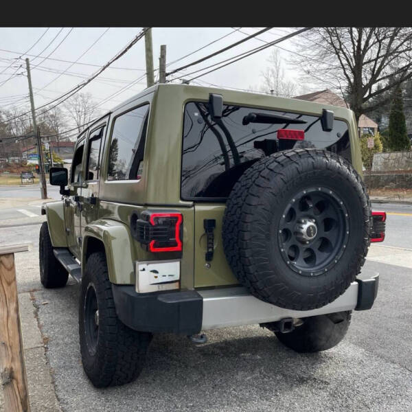 2013 Jeep Wrangler Unlimited Sahara photo 3