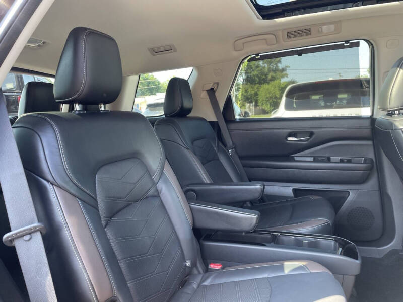 2022 Nissan Pathfinder Platinum