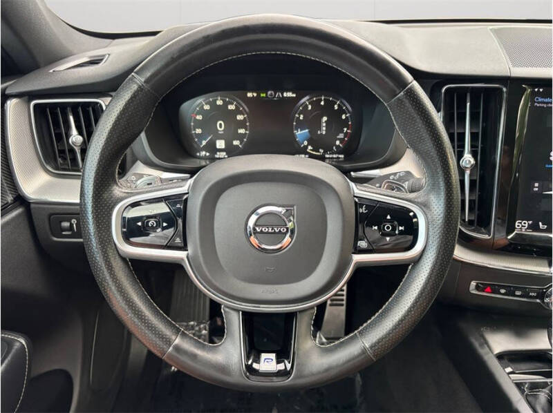 2019 Volvo XC60 T6 R-Design