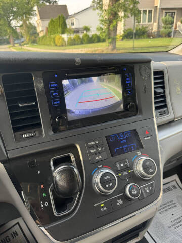 2016 Toyota Sienna LE 8-Passenger