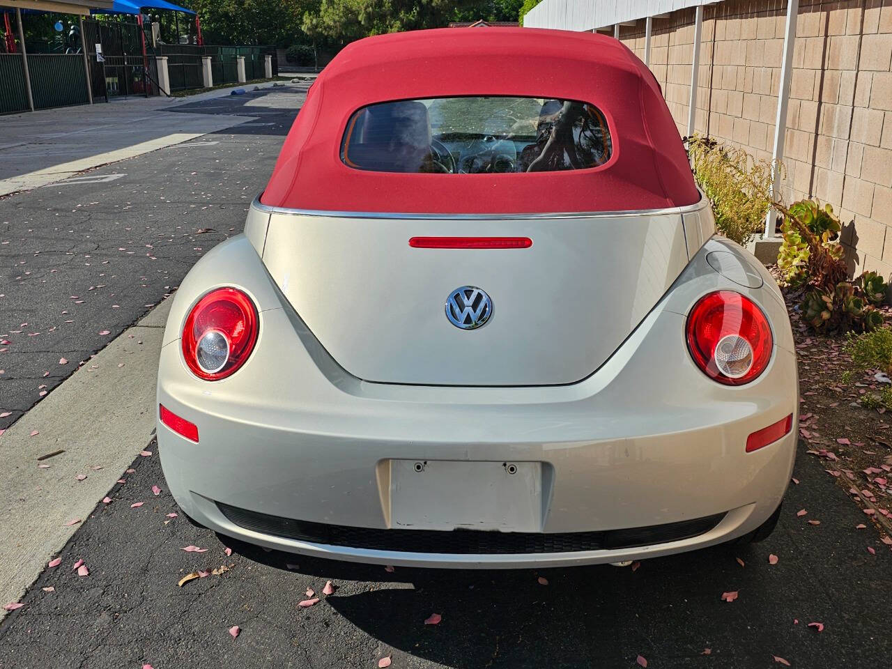 2009 Volkswagen New Beetle Convertible 4