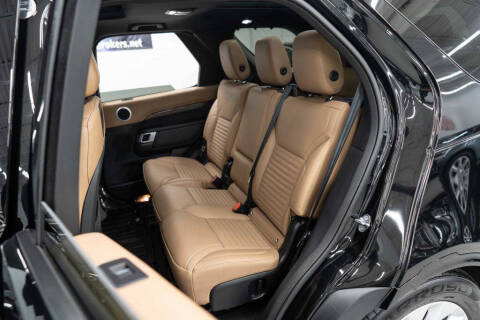 2023 Land Rover Discovery P300 S R-Dynamic