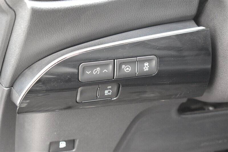 2019 Toyota Prius XLE AWD-e