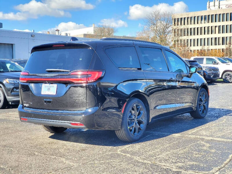 2026 Chrysler Pacifica Select
