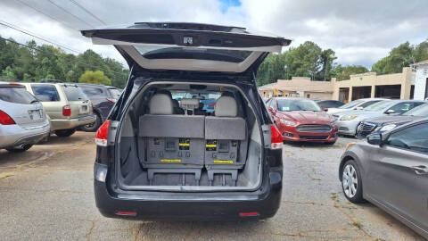 2011 Toyota Sienna LE 7-Passenger Auto Access Seat