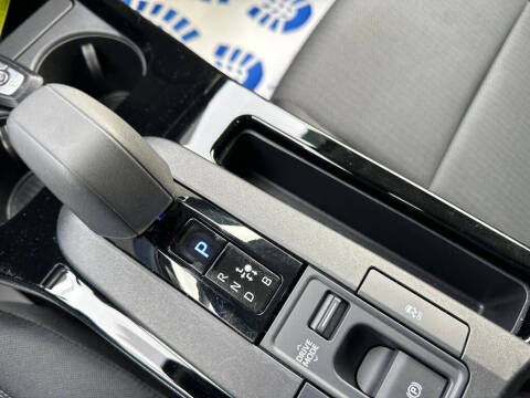 2025 Toyota Prius LE