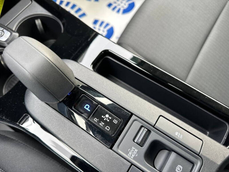 2025 Toyota Prius LE