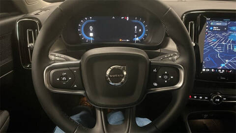 2025 Volvo XC40 B5 Core Bright Theme
