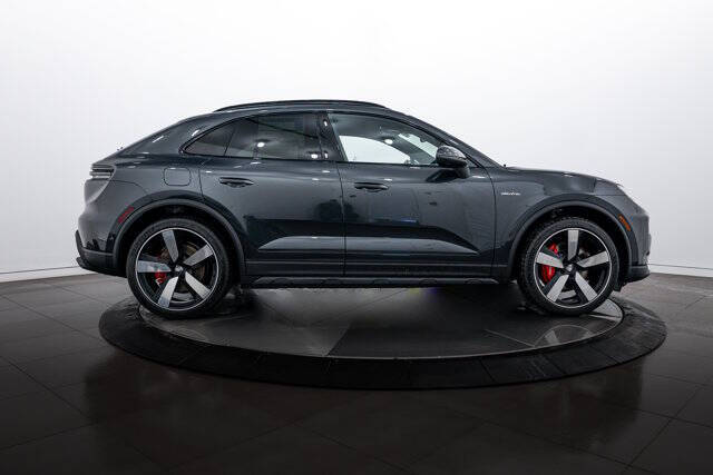 2025 Porsche Macan 4S Electric