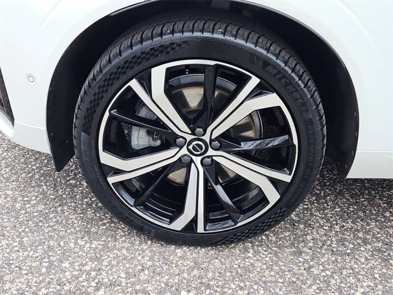 2023 Volvo XC60 B6 Ultimate Dark Theme